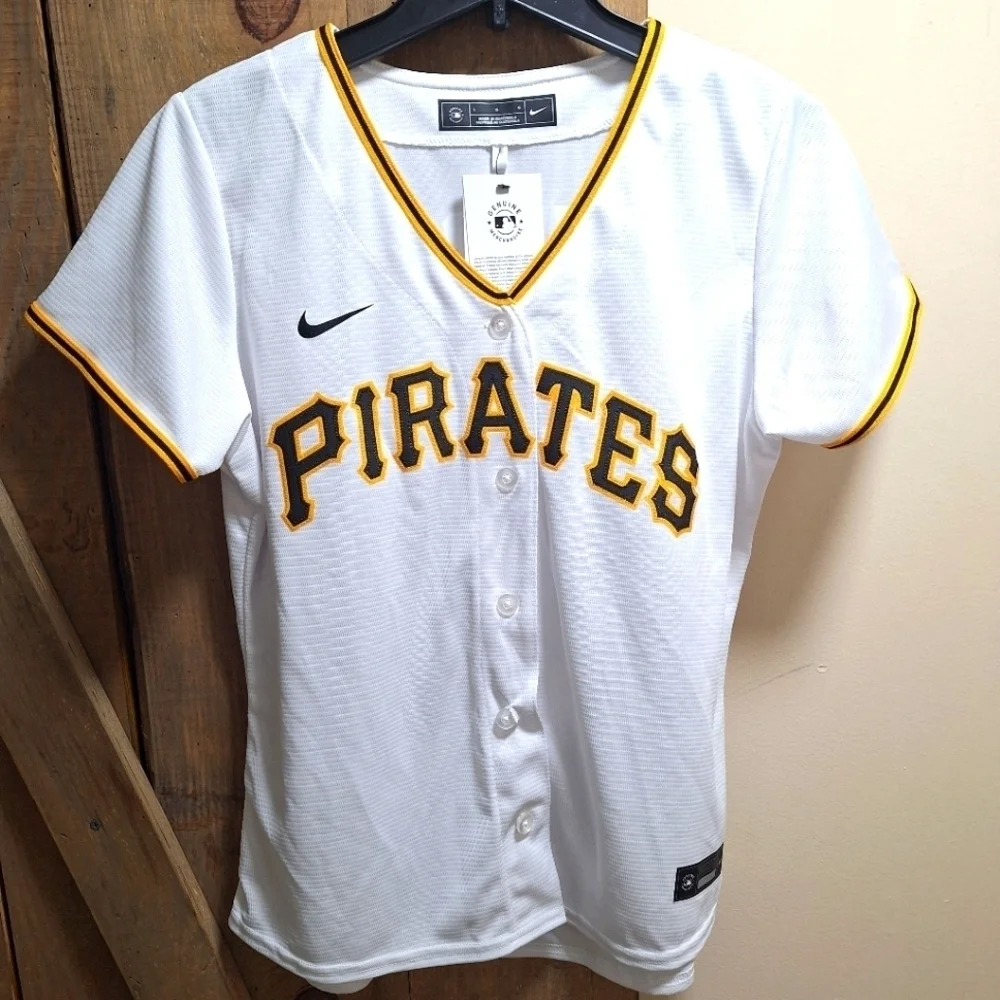 A Nike official MLB Pittsburgh Pirates #10 Reynolds in a mens size large. NWT